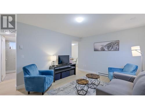 Suite - 935 Mckay Road, West Kelowna, BC - Indoor Photo Showing Living Room