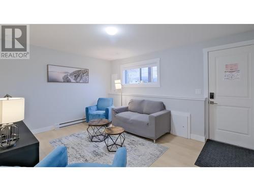 Suite - 935 Mckay Road, West Kelowna, BC - Indoor Photo Showing Living Room