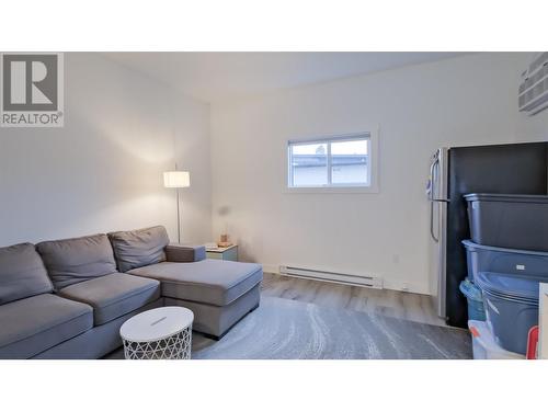 Carriage House - 935 Mckay Road, West Kelowna, BC - Indoor Photo Showing Living Room