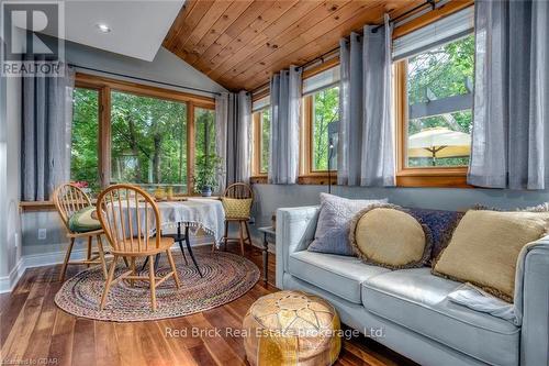 68 Mcnab Street E, Centre Wellington (Elora/Salem), ON - Indoor Photo Showing Living Room