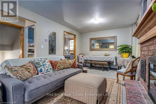 68 Mcnab Street E, Centre Wellington (Elora/Salem), ON - Indoor Photo Showing Living Room