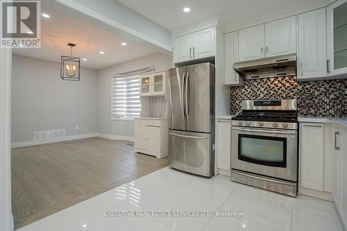 46 Willowbrook Drive, Whitby, ON - Indoor Photo Showing Kitchen