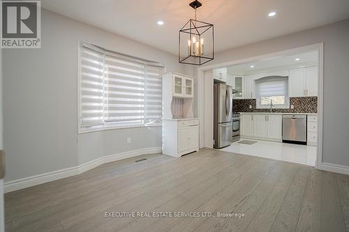 46 Willowbrook Drive, Whitby, ON - Indoor Photo Showing Kitchen