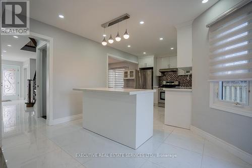 46 Willowbrook Drive, Whitby, ON - Indoor Photo Showing Kitchen