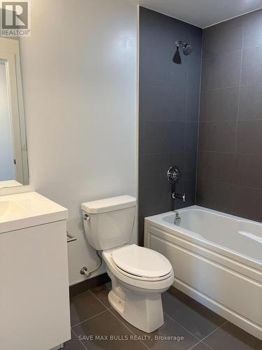 503 - 2545 Simcoe Street N, Oshawa, ON - Indoor Photo Showing Bathroom