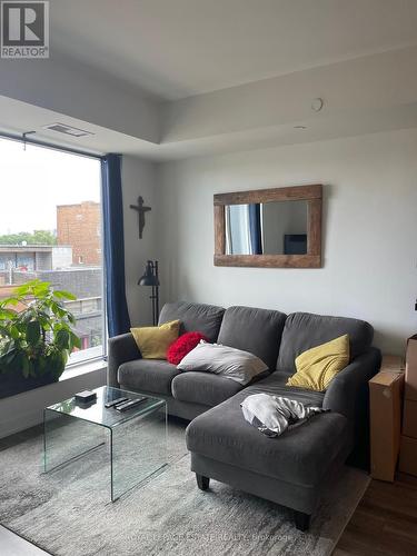 409 - 106 Dovercourt Road W, Toronto, ON - Indoor Photo Showing Living Room