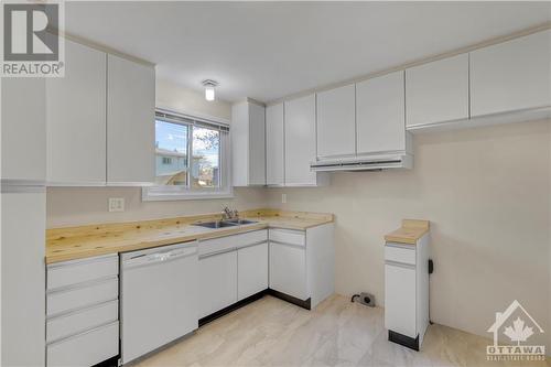 714 Buxton Crescent Unit#A, Ottawa, ON - Indoor Photo Showing Kitchen With Double Sink