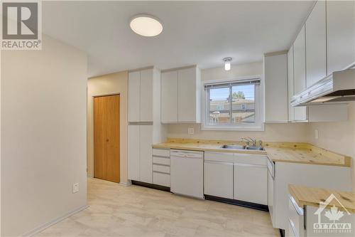 714 Buxton Crescent Unit#A, Ottawa, ON - Indoor Photo Showing Kitchen With Double Sink