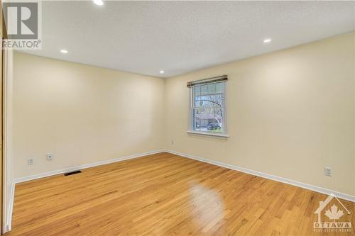 714 Buxton Crescent Unit#A, Ottawa, ON - Indoor Photo Showing Other Room