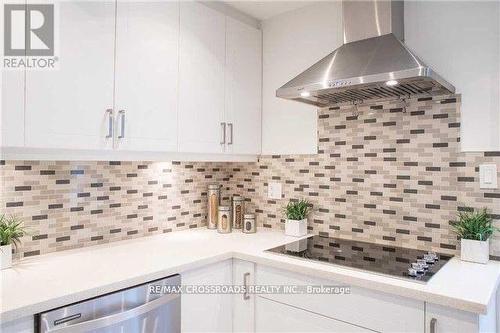 4 Mallingham Court, Toronto, ON - Indoor Photo Showing Kitchen