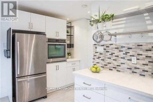 4 Mallingham Court, Toronto, ON - Indoor Photo Showing Kitchen