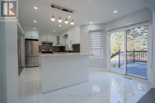 46 Willowbrook Drive, Whitby, ON - Indoor Photo Showing Kitchen With Upgraded Kitchen