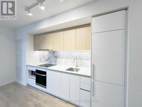 1533 - 1100 Sheppard Avenue W, Toronto, ON - Indoor Photo Showing Kitchen