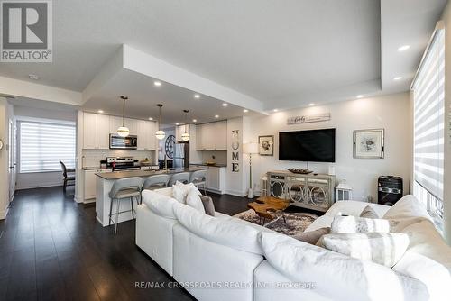 Th16 - 1245 Bayly Street, Pickering, ON - Indoor Photo Showing Living Room