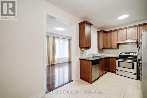 66 Port Arthur Crescent, Richmond Hill, ON - Indoor Photo Showing Kitchen