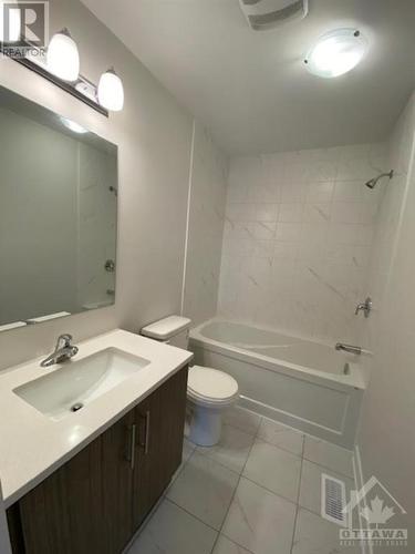 78 Franchise Private, Stittsville, ON - Indoor Photo Showing Bathroom