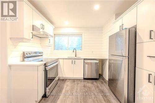 A - 18 Majestic Drive, Ottawa, ON - Indoor Photo Showing Kitchen With Stainless Steel Kitchen