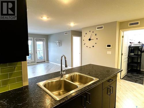 3302 106 Willis Crescent, Saskatoon, SK - Indoor Photo Showing Kitchen With Double Sink