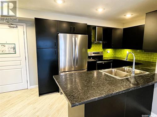 3302 106 Willis Crescent, Saskatoon, SK - Indoor Photo Showing Kitchen With Double Sink