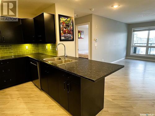 3302 106 Willis Crescent, Saskatoon, SK - Indoor Photo Showing Kitchen With Double Sink