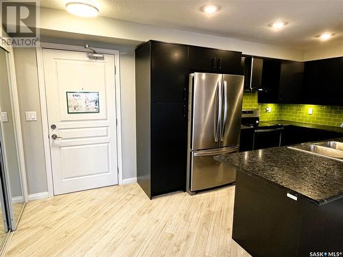 3302 106 Willis Crescent, Saskatoon, SK - Indoor Photo Showing Kitchen With Double Sink