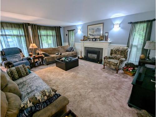 6477 179A Street, Surrey, BC - Indoor Photo Showing Living Room With Fireplace