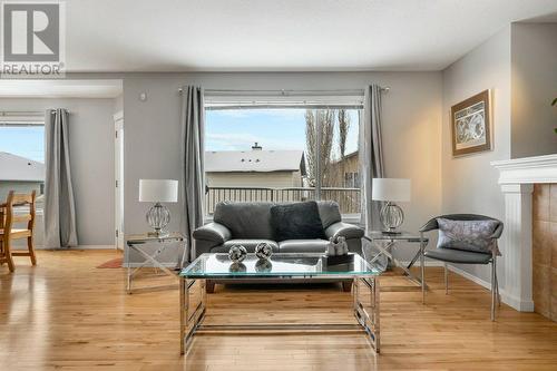 9 Royal Birch Close Nw, Calgary, AB - Indoor Photo Showing Living Room