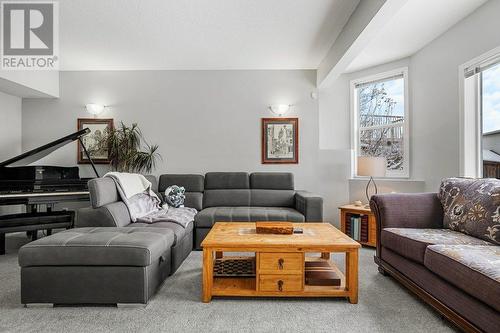 9 Royal Birch Close Nw, Calgary, AB - Indoor Photo Showing Living Room