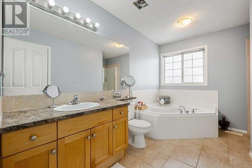 9 Royal Birch Close Nw, Calgary, AB - Indoor Photo Showing Bathroom