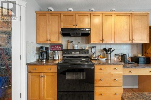 9 Royal Birch Close Nw, Calgary, AB - Indoor Photo Showing Kitchen