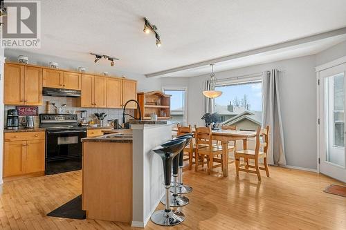 9 Royal Birch Close Nw, Calgary, AB - Indoor Photo Showing Kitchen