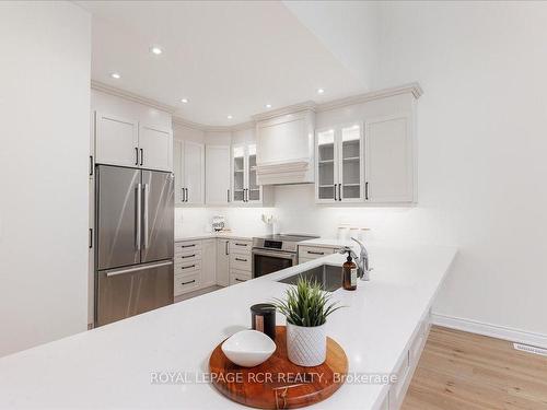 55 Shelson Pl, Georgina, ON - Indoor Photo Showing Kitchen With Upgraded Kitchen