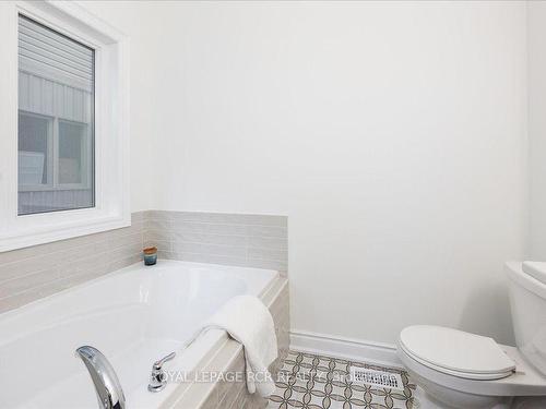 55 Shelson Pl, Georgina, ON - Indoor Photo Showing Bathroom