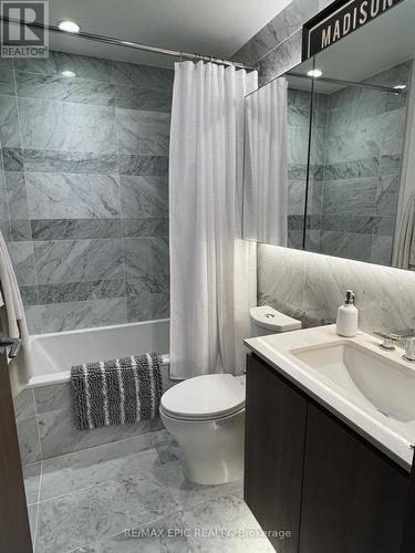 3602 - 17 Bathurst Street, Toronto, ON - Indoor Photo Showing Bathroom