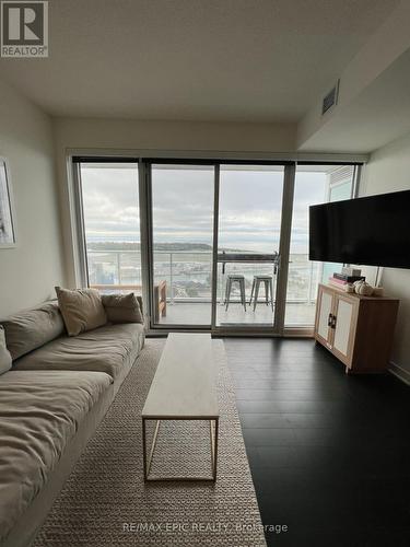 3602 - 17 Bathurst Street, Toronto, ON - Indoor Photo Showing Living Room