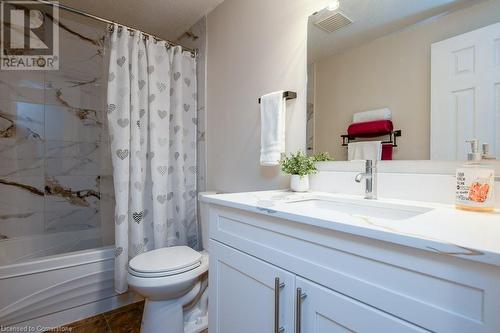 8 Dawn Ridge Drive, Kitchener, ON - Indoor Photo Showing Bathroom