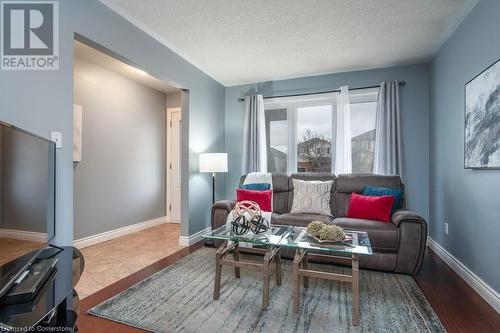 8 Dawn Ridge Drive, Kitchener, ON - Indoor Photo Showing Living Room