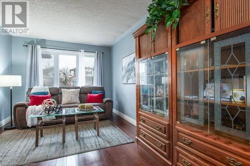 8 Dawn Ridge Drive, Kitchener, ON - Indoor Photo Showing Living Room