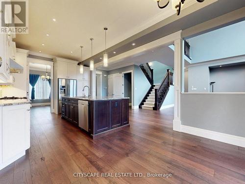 300 Deerfoot Trail, Waterloo, ON - Indoor Photo Showing Kitchen With Upgraded Kitchen