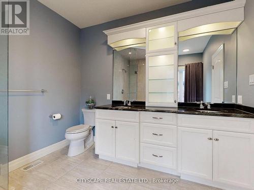 300 Deerfoot Trail, Waterloo, ON - Indoor Photo Showing Bathroom