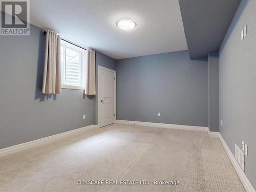 300 Deerfoot Trail, Waterloo, ON - Indoor Photo Showing Other Room