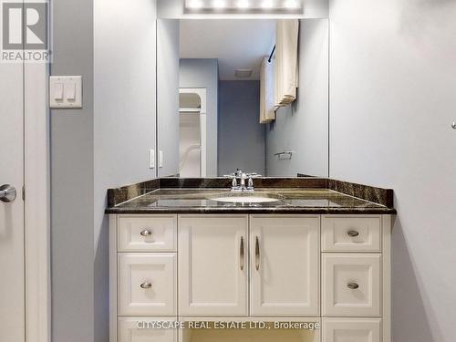 300 Deerfoot Trail, Waterloo, ON - Indoor Photo Showing Bathroom