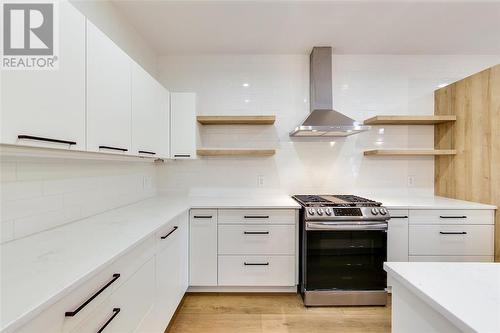 195 Essex Street, Sarnia, ON - Indoor Photo Showing Kitchen