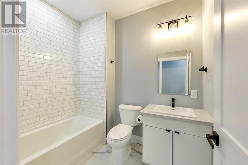 195 Essex Street, Sarnia, ON - Indoor Photo Showing Bathroom