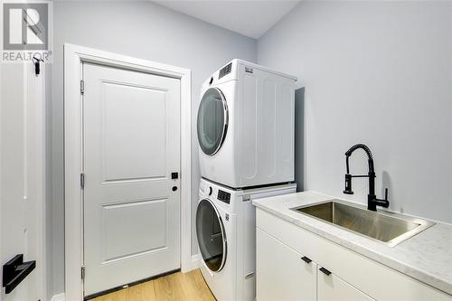 195 Essex Street, Sarnia, ON - Indoor Photo Showing Laundry Room