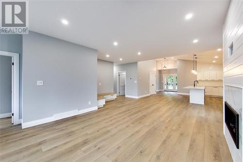 195 Essex Street, Sarnia, ON - Indoor Photo Showing Kitchen