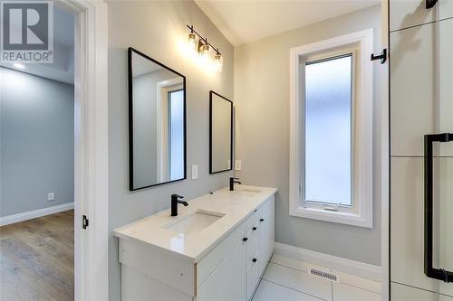 195 Essex Street, Sarnia, ON - Indoor Photo Showing Bathroom