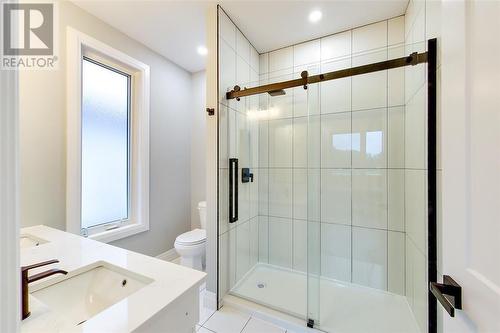 195 Essex Street, Sarnia, ON - Indoor Photo Showing Bathroom