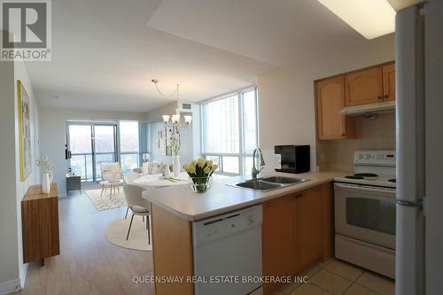 803 - 68 Grangeway Avenue, Toronto, ON - Indoor Photo Showing Kitchen With Double Sink