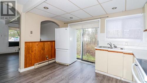 947 Gilmore Avenue, Innisfil, ON - Indoor Photo Showing Kitchen With Double Sink